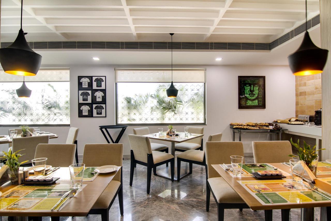 Lemon Tree Hotel, Banjara Hills, Хайдарабад Экстерьер фото